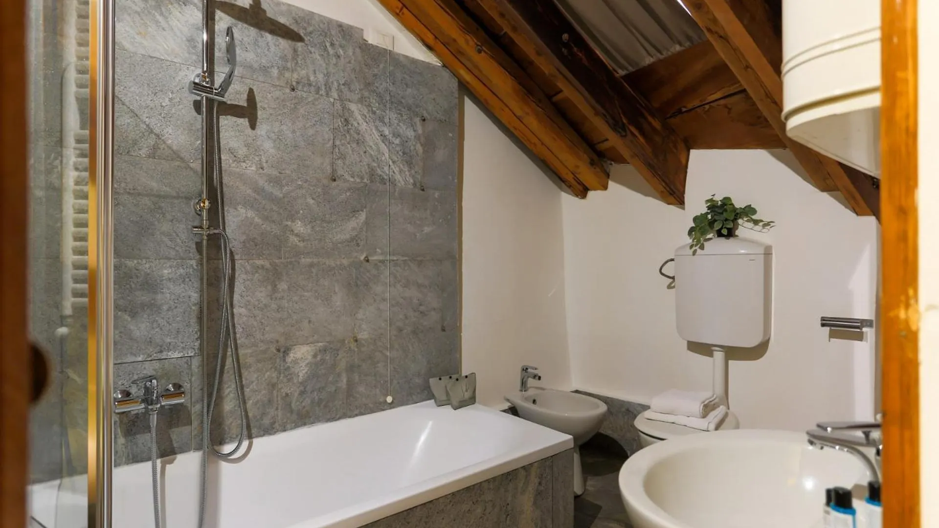 The Best Rent - Characteristic Apartment In Crocetta Area Milan Italy
